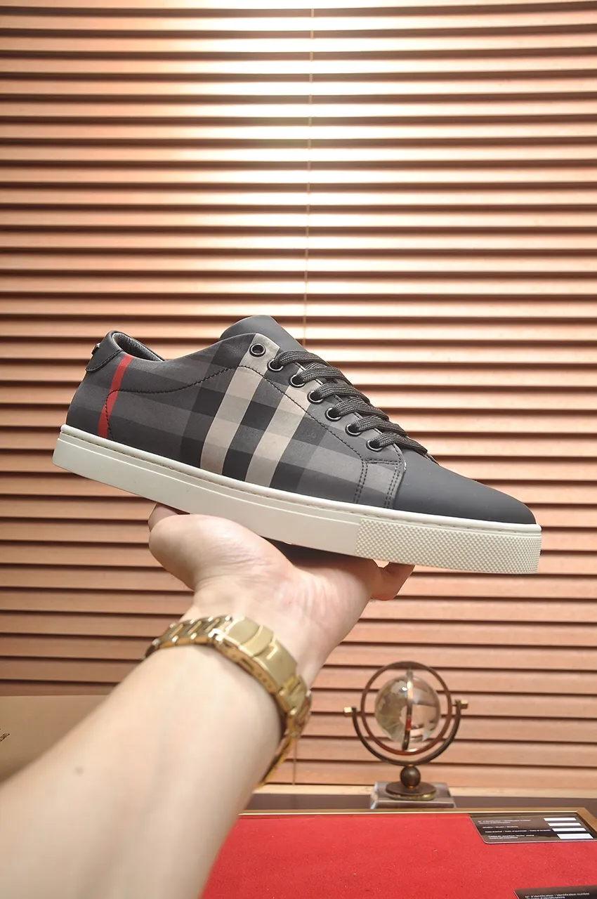 Men's shoes💰480💶[Burberry] (cowhide lining) classic low-top sneakers｜Imported cowhide with classic plaid fabric｜Cow leather lining｜Original outsole｜Fine workmanship and comfortable to wear Size: 38-44 (customized at 45)